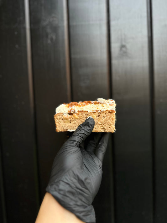 Apple cake with Brown butter cream and dulce de leche