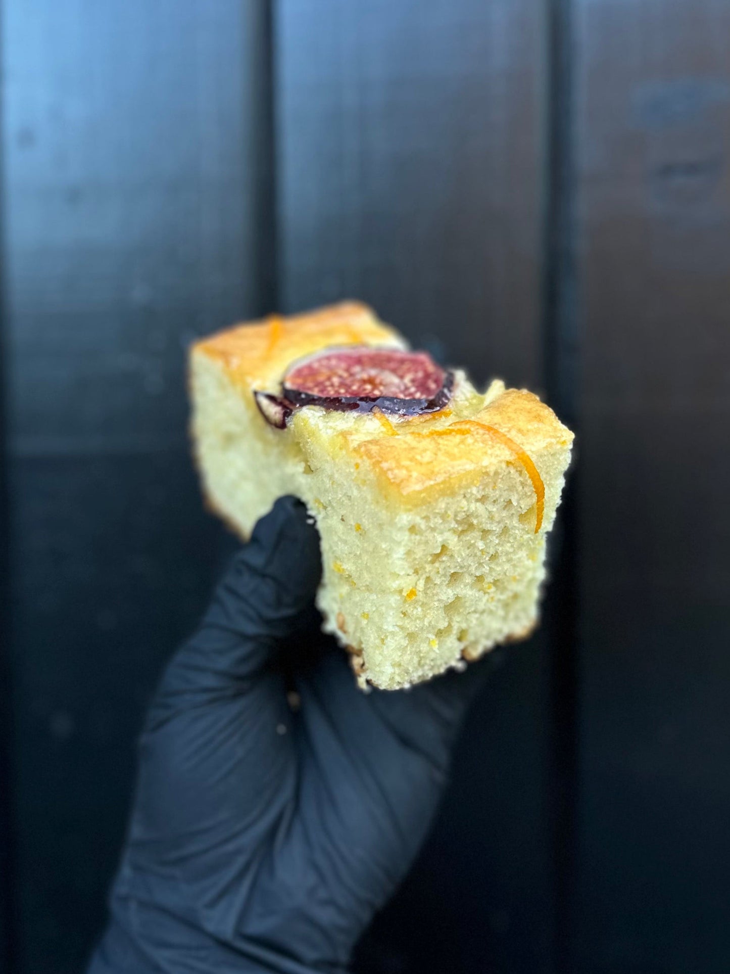 Yogurt and orange cake with Figs