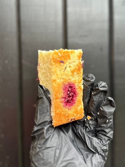 Vanilla sponge with blackberries and white chocolate cream