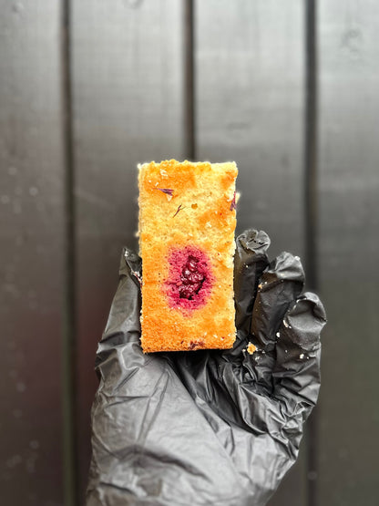 Vanilla sponge with blackberries and white chocolate cream