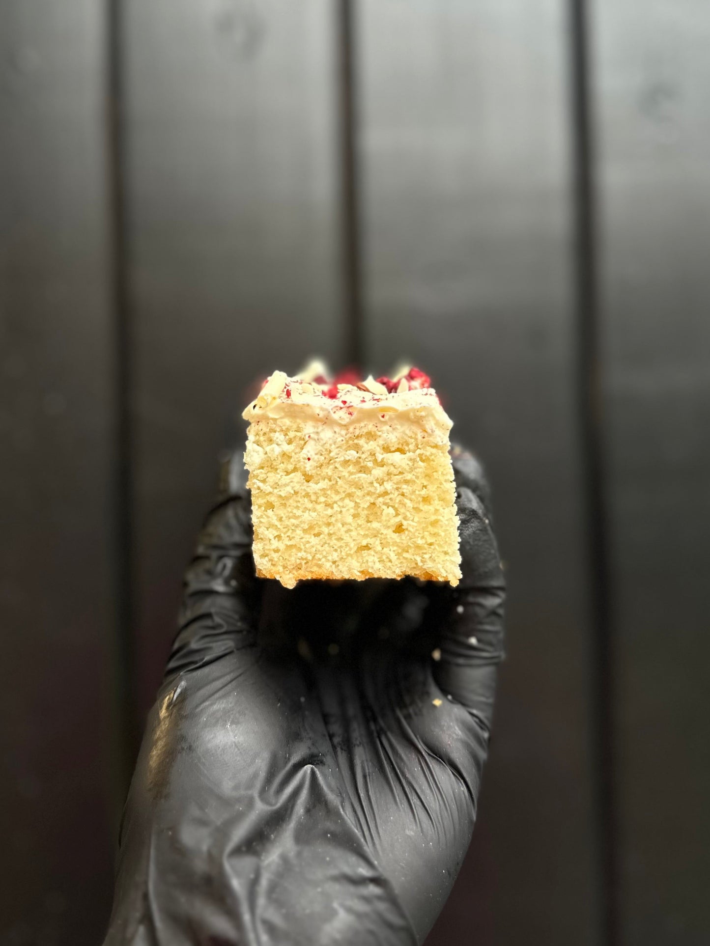 Vanilla sponge with blackberries and white chocolate cream